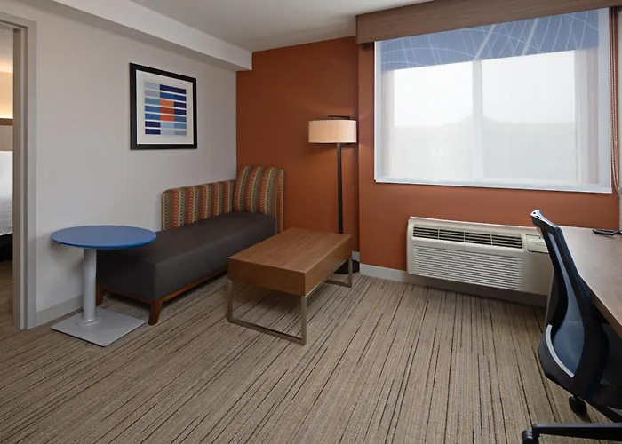 Holiday Inn Express & Suites Seattle-Sea-Tac Airport By Ihg